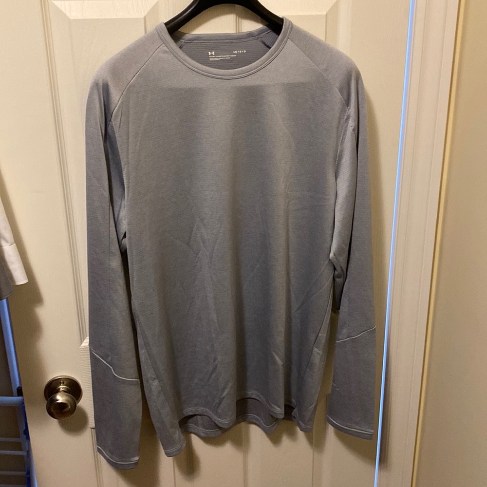 Under Armour Long Sleeve athletic shirt, Mens L, New